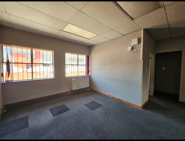410M² WAREHOUSE TO LET IN LINBRO PARK